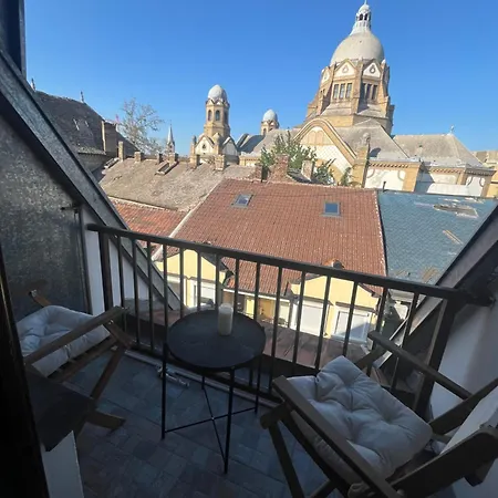 Romantic Place With The View At Synagogue Apartment *
